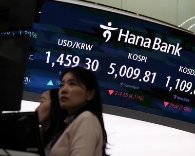 FTSE 100 ends day at closing high after gold and silver fell in ‘metals meltdown’ – as it happened