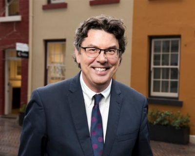 Broadcaster James Valentine retires from ABC after nearly 40 years due to cancer