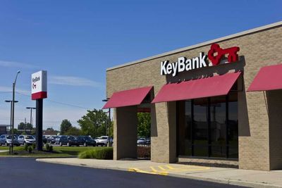 Are Wall Street Analysts Bullish on KeyCorp Stock?