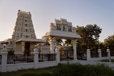 A Reporter’s Religious Quest in Houston Suburbia