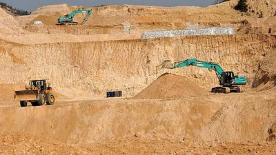 EU's climate goals at risk without China's critical raw materials, EU auditors warn