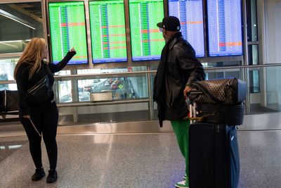 10,000 FAA staff furloughed and over 13,000 air traffic controllers to go without pay in shutdown: Report