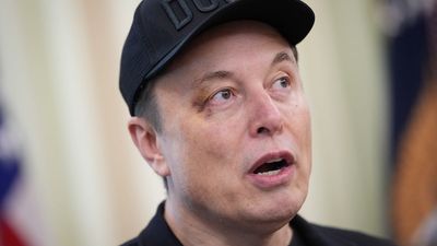 Elon Musk rides Epstein truth train — questions how client arrest counter ‘still zero’