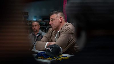Mike Vrabel Treated the Worst Question of 'Super Bowl Opening Night’ Very Seriously