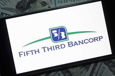 Is Wall Street Bullish or Bearish on Fifth Third Bancorp Stock?