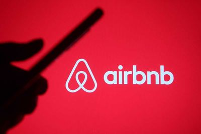 What Are Wall Street Analysts' Target Price for Airbnb Stock?