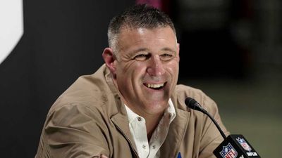 Mike Vrabel's Team Meeting Prank Once Cost Patriots Rookie Will Campbell $1,000