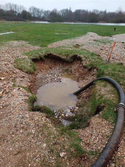 Burst main causes fresh London water supply misery as thousands of homes in Croydon are cut off