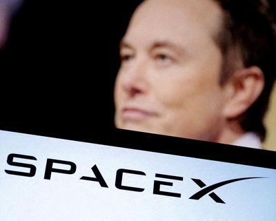 Elon Musk is taking SpaceX’s minority shareholders for a ride
