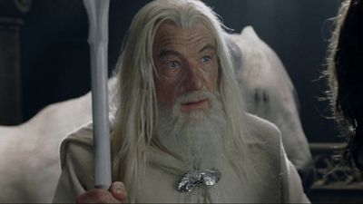 The Funny Question LOTR’s Ian McKellen Asked While Filming Gandalf’s Final Goodbye Scene On Just His Second Day Of Work
