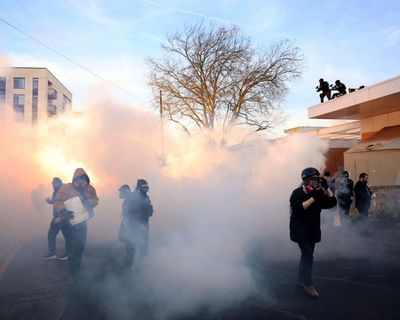 Judge temporarily bans ICE from using teargas and projectiles on protesters in Portland
