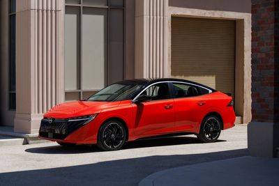 Edmunds puts sedans Nissan Sentra and Toyota Corolla to the test