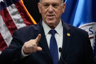 Trump's border czar announces 700 immigration officers to immediately leave Minnesota