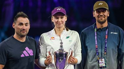 Tennis Mailbag: How Elena Rybakina’s Coach Created a Conundrum for WTA