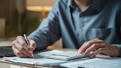 5 Tax Filing Triggers That Are Slowing Refunds for Seniors This Year