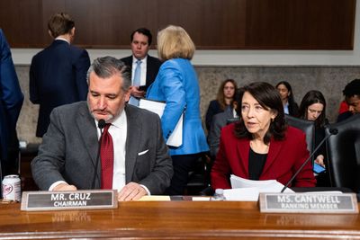 Cruz’s satellite licensing bill faces longer delay