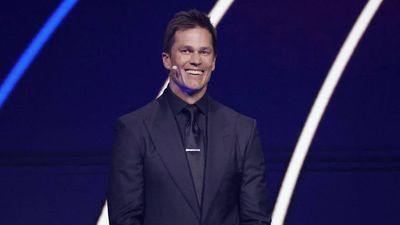 Former Patriot Sends Threat to Tom Brady: 23 Hours or Else