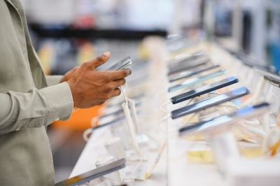 10 Phone Plan Charges That Look Mandatory but Aren’t