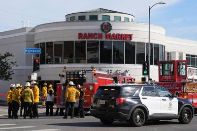 3 dead, multiple injured after car crashes into Los Angeles grocery store