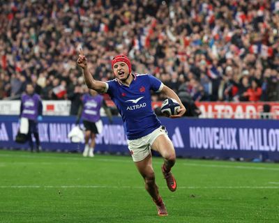 Bielle-Biarrey stars as France outplay Ireland to lay down a Six Nations marker