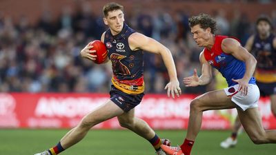 Crows backman breaks leg, out for at least three months
