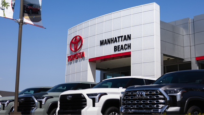 Toyota recommends waiting 10,000 miles between oil changes. Mechanics warn that’s exactly how engines die