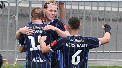 Sydney slump as Auckland win to go top of ALM