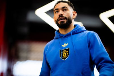 Man Utd vs Tottenham live: Romero and Van de Ven start to strengthen Spurs’ defence at Old Trafford