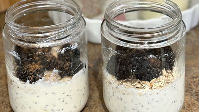 My high-protein overnight oats recipe keeps me full all morning—and it’s only 300 calories