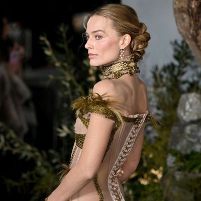 Empowerment or Restriction? What Wuthering Heights and the Corset Revival Say About Fashion and Female Agency