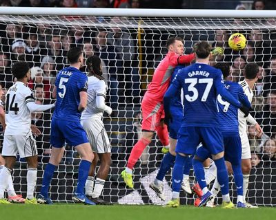 Everton win battle of own goals with Fulham thanks to Leno’s late blunder