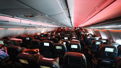 Woman learns during long flight that her husband is someone’s boyfriend, and for this other woman, she is just the ‘side chick’