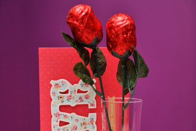 What money questions could couples discuss to help financial compatibility?