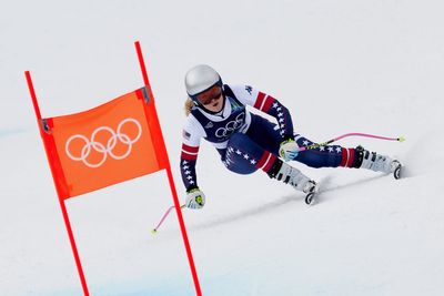 Winter Olympics live: Lindsey Vonn battles through ACL rupture in women’s downhill