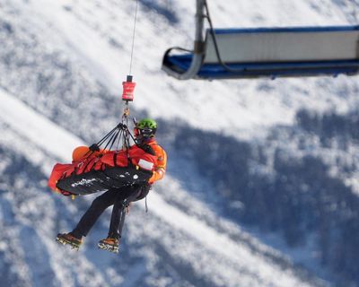 Lindsey Vonn airlifted to hospital after crashing out of Olympic downhill race