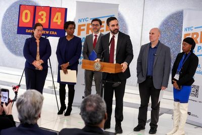 Rightwing critics blame Mamdani as New York snow fails to melt