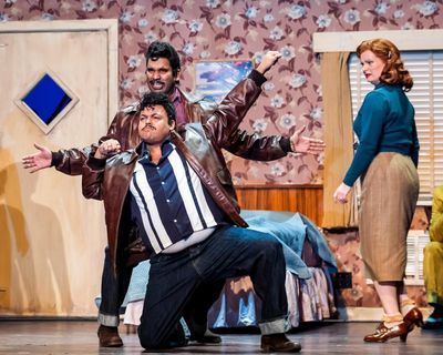 Così Fan Tutte review – witty circus staging has its tongue firmly in its cheek