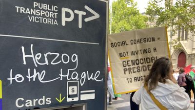 Israeli head flies in to rally rage, community embrace