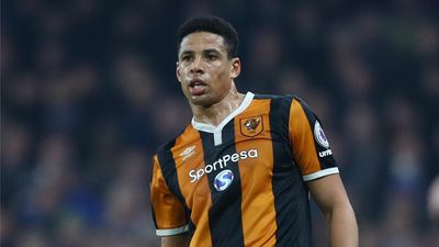 ‘I remember him reading a lot and watching videos of old matches’ Curtis Davies on working behind the scenes with Chelsea manager Liam Rosenior