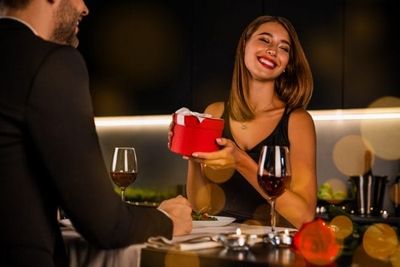 The “Saturday Valentine” Surge: Why Restaurants Charge More This Year