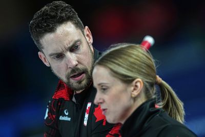 Canada's married mixed doubles curlers fail to qualify for Olympic semifinals