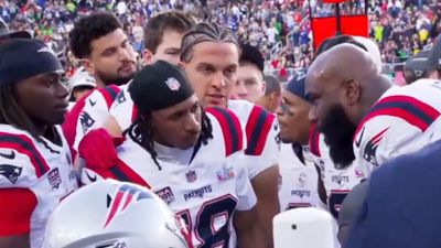 Patriots Lineman Seen Giving Passionate Sideline Speech After Dreadful Super Bowl Start