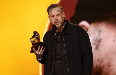 Jelly Roll gives one of his Grammys to local jail