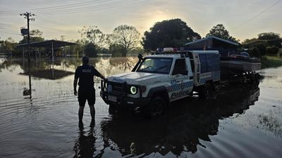 Outback town evacuees wait out slow floodwater rise