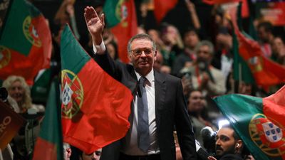 Centre-left holds off far-right as Seguro wins Portugal's presidential election