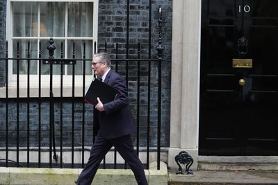 Sir Keir Starmer: U-turns, judgment fears and public scepticism combine