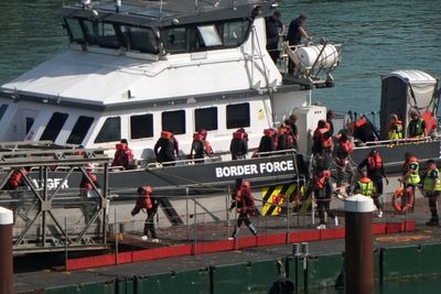 UK government to allocate £1.4bn to escort and transport illegal migrants