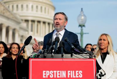 Republican calls on Trump ally Howard Lutnick to quit cabinet over Epstein files