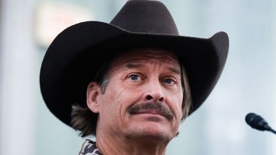 “Forgets his lyrics during his song showing all the MAGA Far Right that he wasn’t even singing. What a complete and utter embarrassment”: Kid Rock lambasted for appearing to mime at ‘All American’ alternative Super Bowl half time show