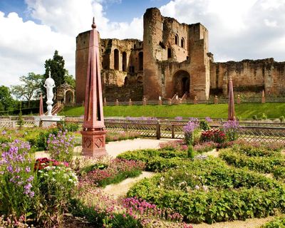 English Heritage launches ‘bonding benches’ to tackle parental isolation